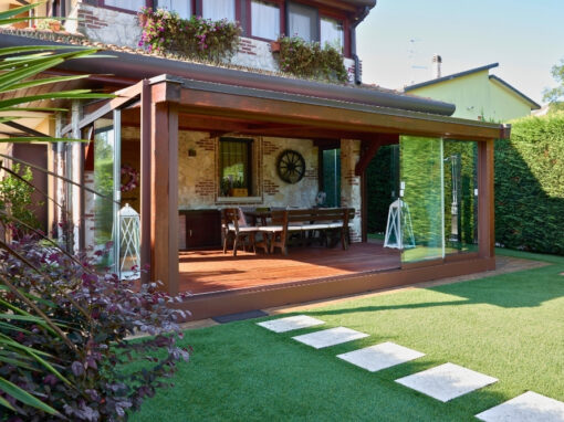 Decking e tettoia in legno a Rosolina (RO)